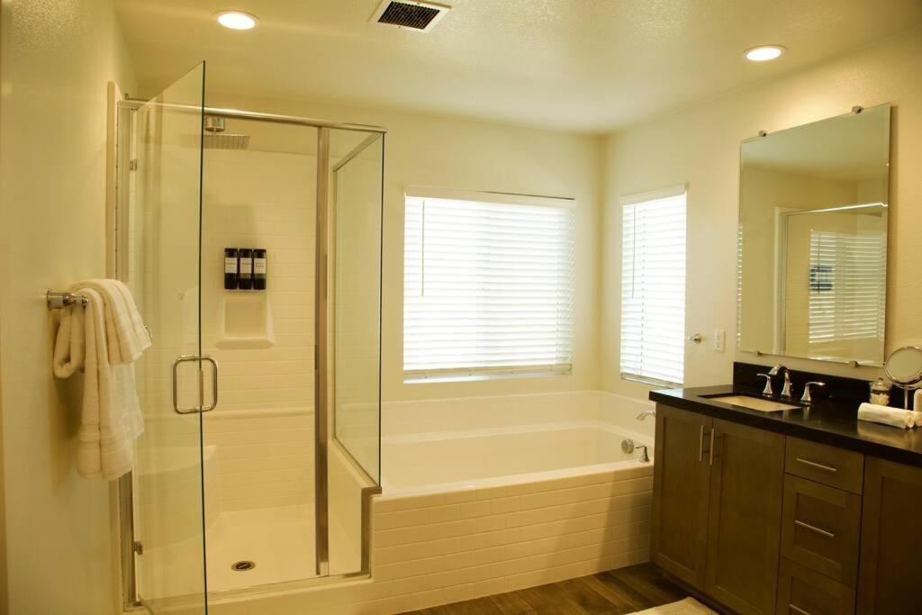 Vineyard Poolside Retreat Villa Winchester Luaran gambar